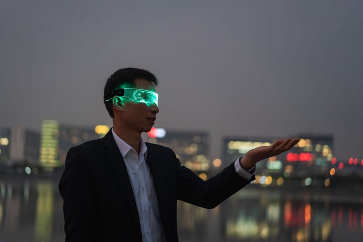 AI Through Your Eyes: Can Smart Glasses Finally Go Mainstream with a Generative AI Makeover?